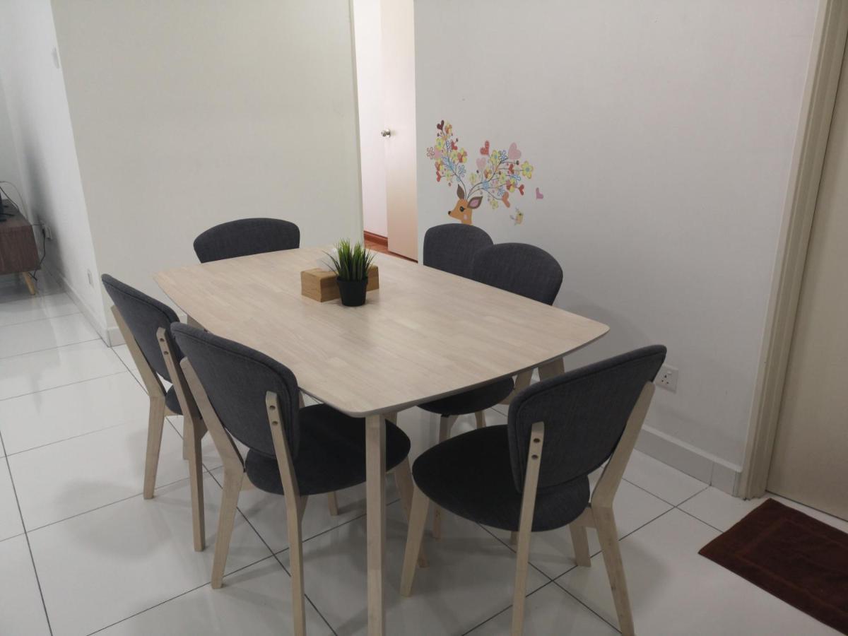 5min Paradigm Mall 15min Sutera Mall Ciq 10pax Apartemen